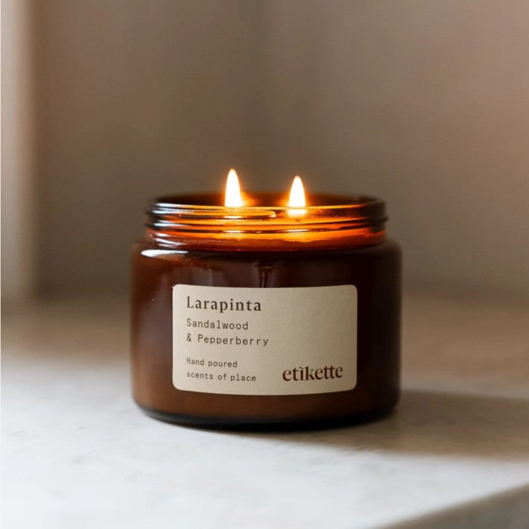 Etikette Larapinta Candle