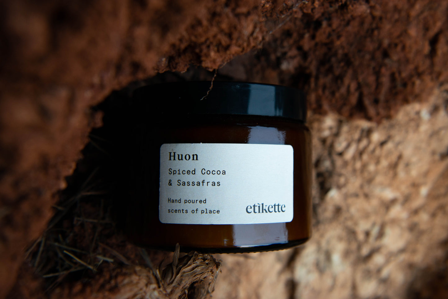 Etikette "Huon" Spiced Cocoa & Sassafras Candle